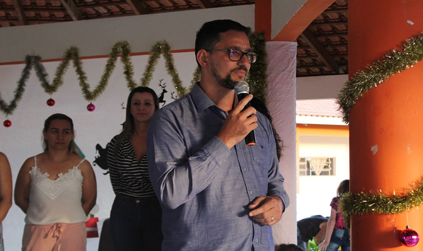 Alunos vibram ao receber parquinho construído com emenda do deputado estadual Anderson Pereira