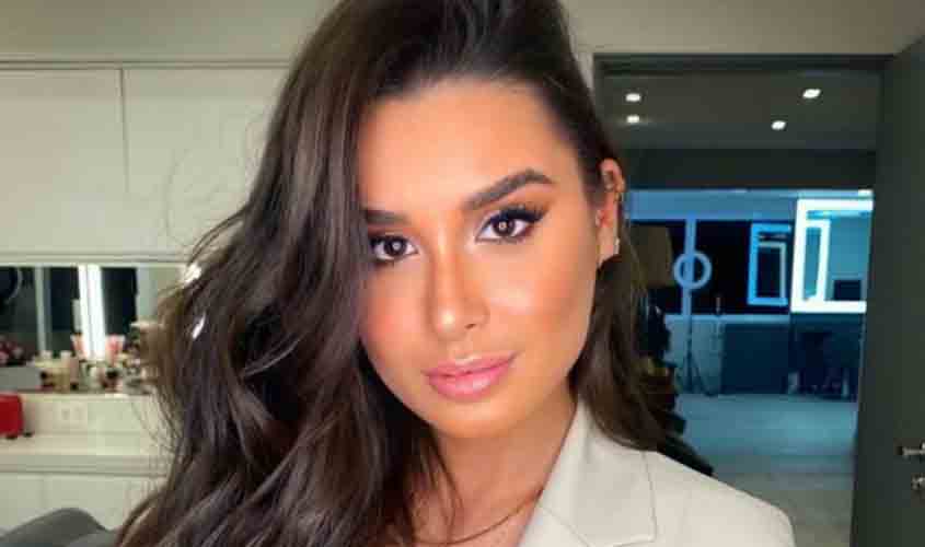 Influenciadora quebra 28 ossos ao cair de moto e ser atropelada por caminhão