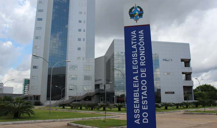 PARLAMENTO RETORNA COM NOVO DEPUTADO E NOVA MESA