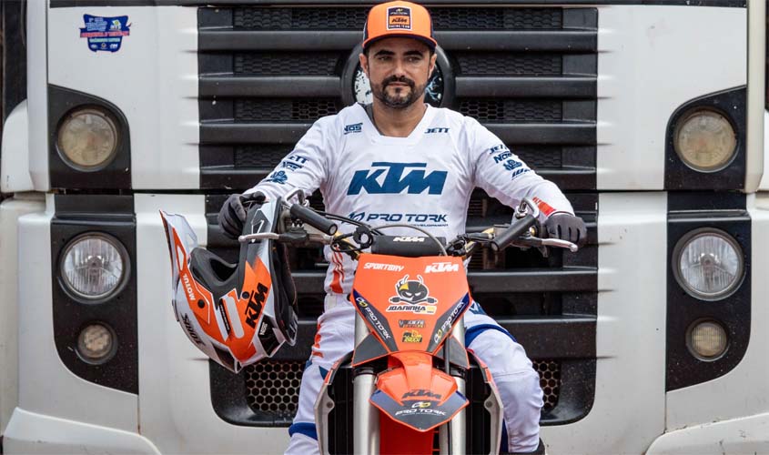 Joaninha faz show de manobras radicais em RO