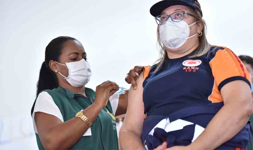 Justiça Federal suspende distribuição de vacina da Oxford em Manaus