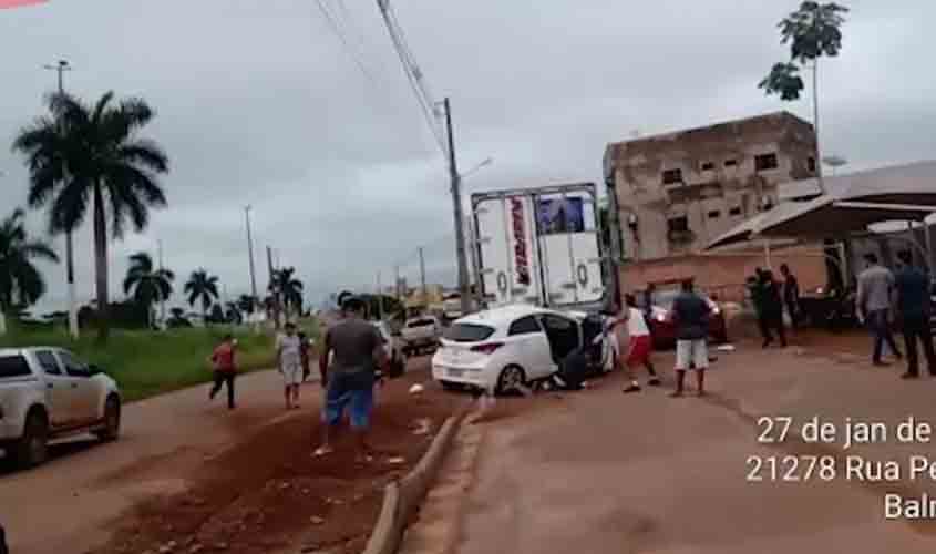 Vídeo mostra o momento em que assaltantes trocam tiros com Policial Militar