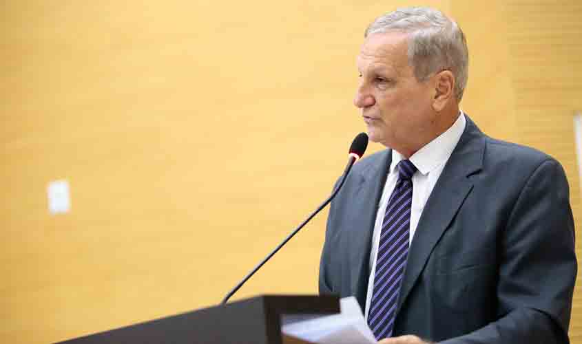 Follador defende que taxistas sejam autorizados a transportar 3 pessoas