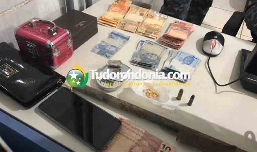 Polícia prende dupla acusada de venda de droga e de possuir objetos furtados 