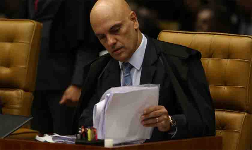 Alexandre de Moraes determina depoimento presencial do presidente