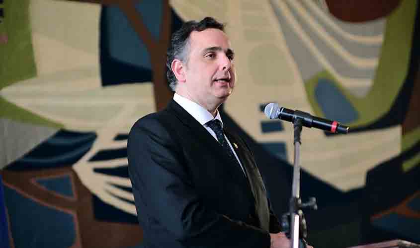 Pacheco cobra respeito à dignidade de brasileiros deportados dos EUA