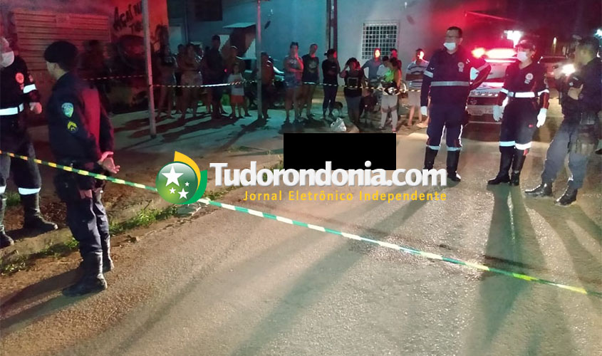 Homem é morto com várias facadas ao ser flagrado com garota pelo ex-namorado dela