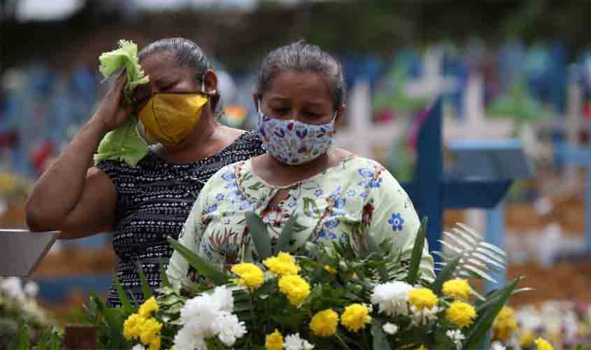 Brasil tem recorde de mortes por covid-19 pelo terceiro dia seguido