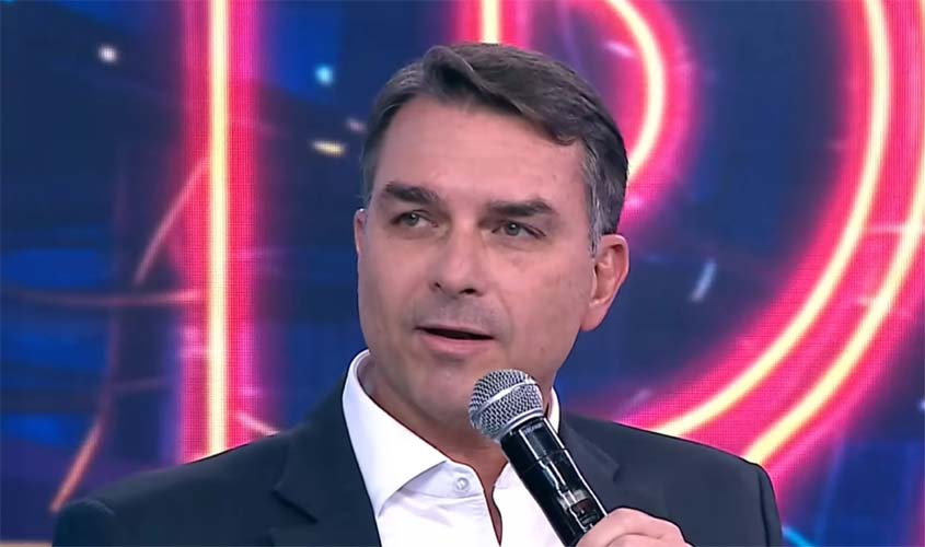 Problema de Flávio vai além de imagem ligada a milicianos