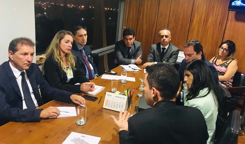 Pedido de Hildon Chaves para destravar obras inacabadas vira debate nacional