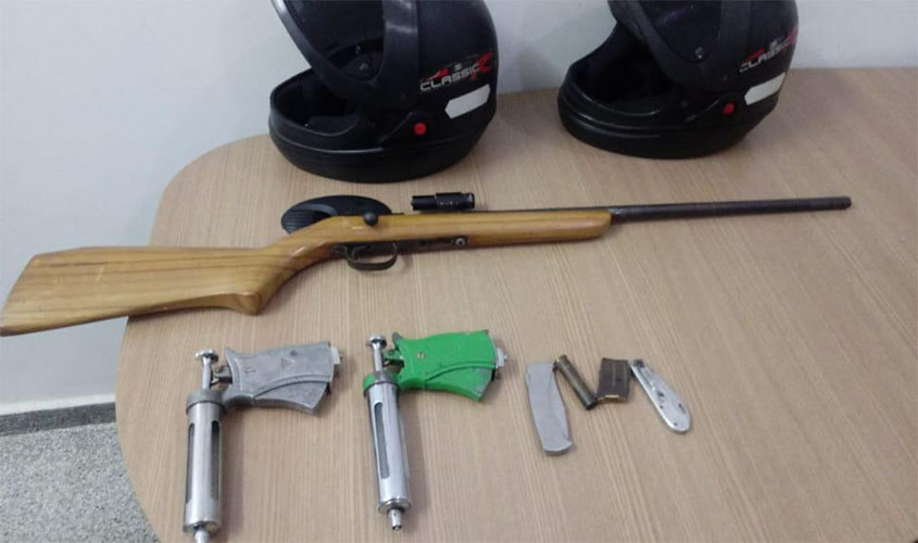 Suspeitos de cometer roubos são presos com arma e munições