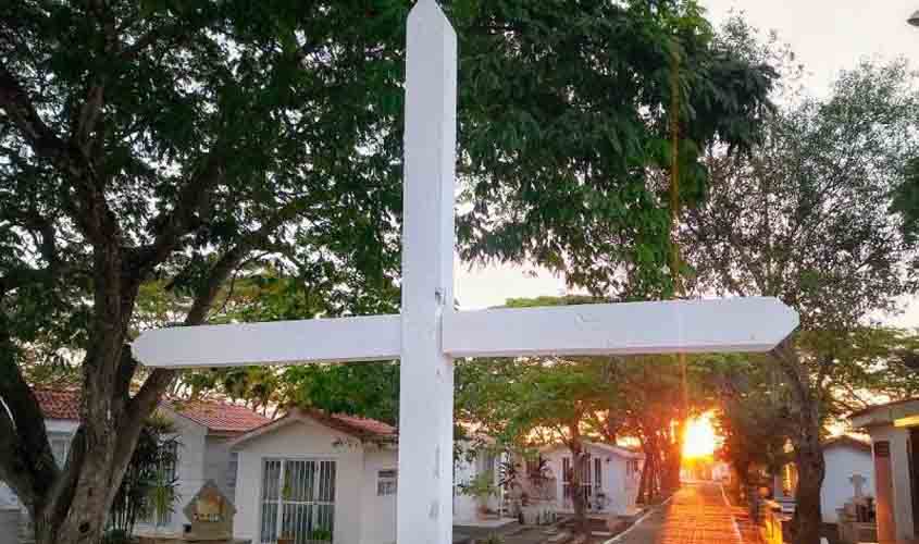 Após família precisar carregar caixão, irmão de vítima da Covid-19 denuncia desprezo pelos protocolos de segurança