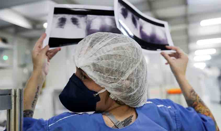 Mortes por covid superam os 3 mil