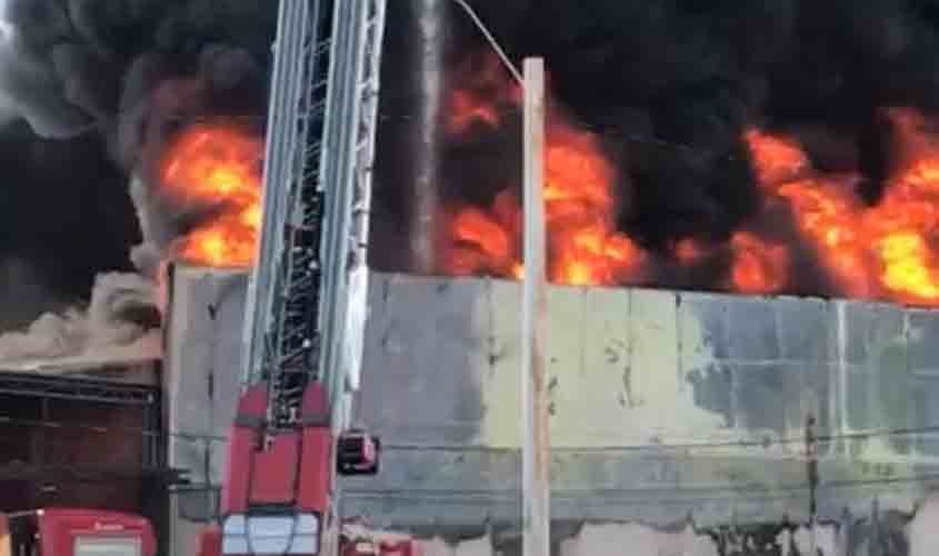 Corpo de Bombeiros mostra eficiência e todo seu preparo durante combate a incêndio em Porto Velho