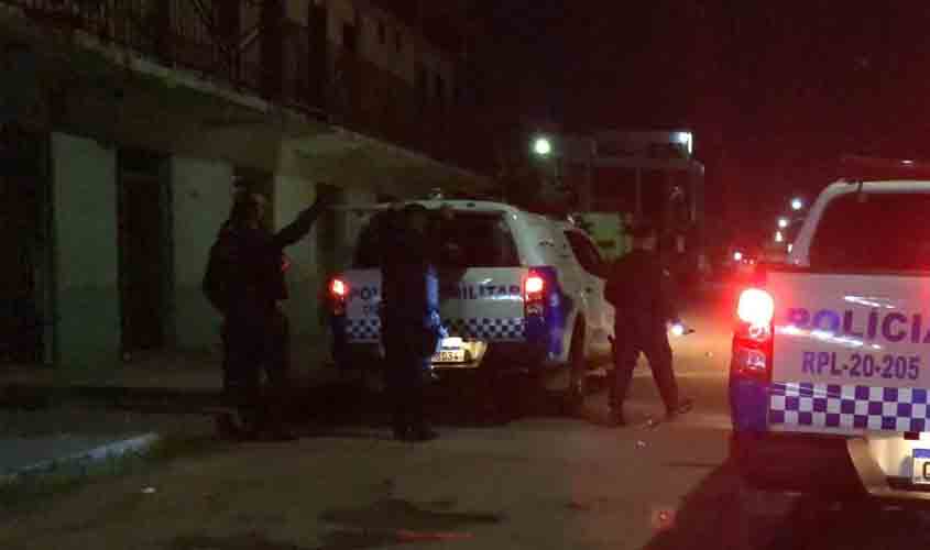 Ciúmes da mulher: homem é acusado de invadir residência e agredir  morador 