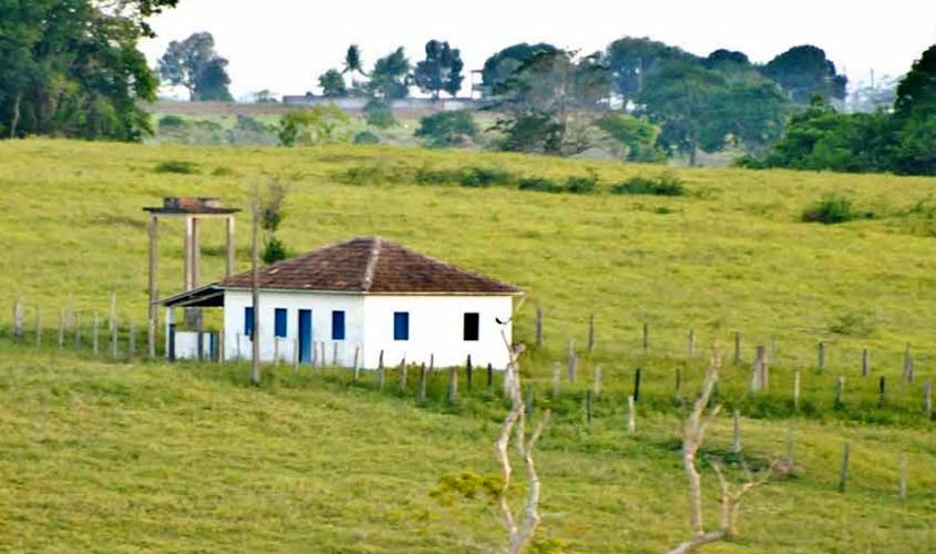 Vaqueiro deve desocupar casa cedida em comodato durante contrato de trabalho
