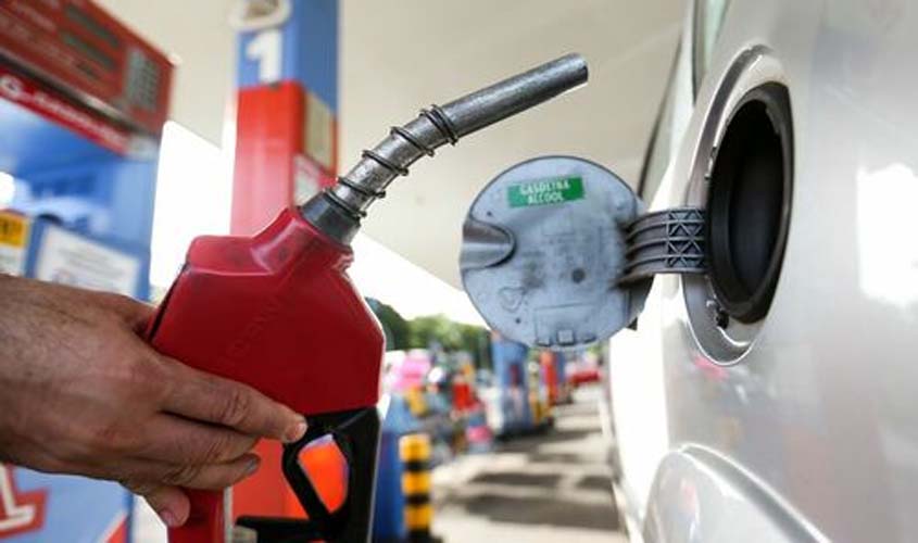 Tendência de queda da média de preços de combustíveis pela terceira semana consecutiva