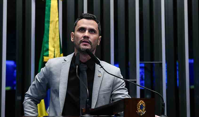 Cleitinho nega golpe e defende Bolsonaro  