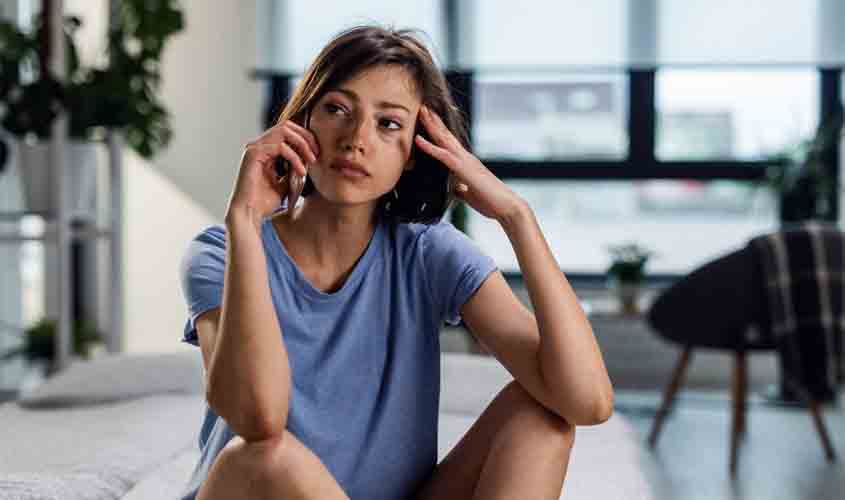 Mulheres que namoram homens que ganham um salário mínimo envelhecem 12 vezes mais rápido, diz estudo