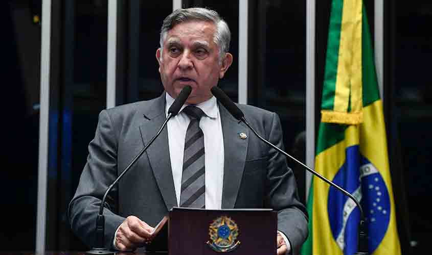 Izalci Lucas acusa STF de 'perseguição' a Jair Bolsonaro