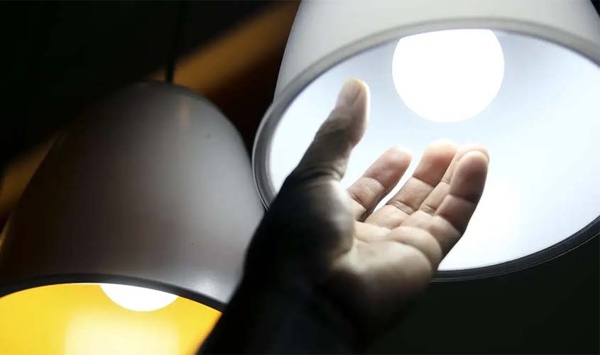 Aneel mantém bandeira verde e conta de luz sem aumento em abril