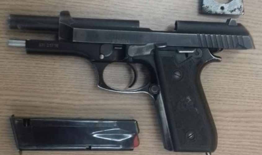 Jovem é denunciado e acaba preso portando pistola do acervo da Polícia Militar de Rondônia