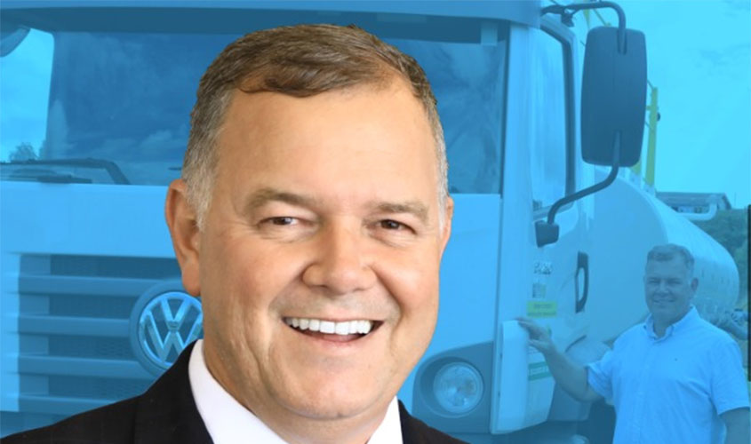 12 caminhões são entregues aos municípios, emenda do deputado Lucio Mosquini