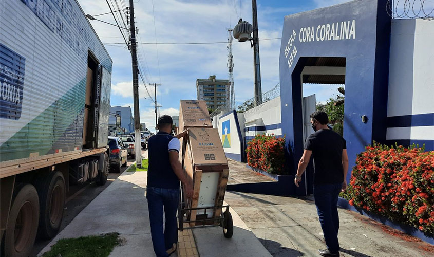 Governo de Rondônia entrega centrais de ar condicionado para escolas estaduais