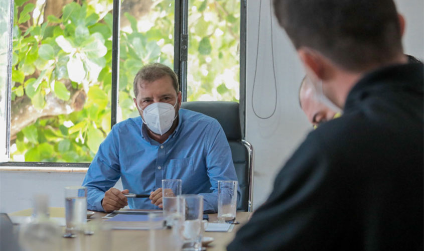 Prefeito recebe representantes dos taxistas e ouve propostas