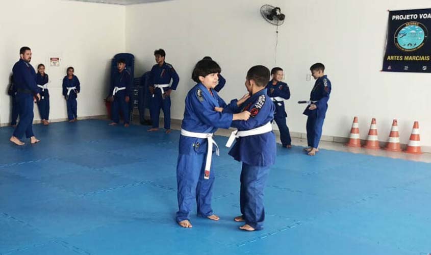 Projeto Voar do Núcleo de Operações Aéreas atende crianças com atividades esportivas