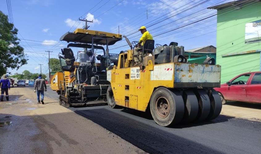 Prefeito Hildon Chaves visita obras de recapeamento de vias do bairro Nacional