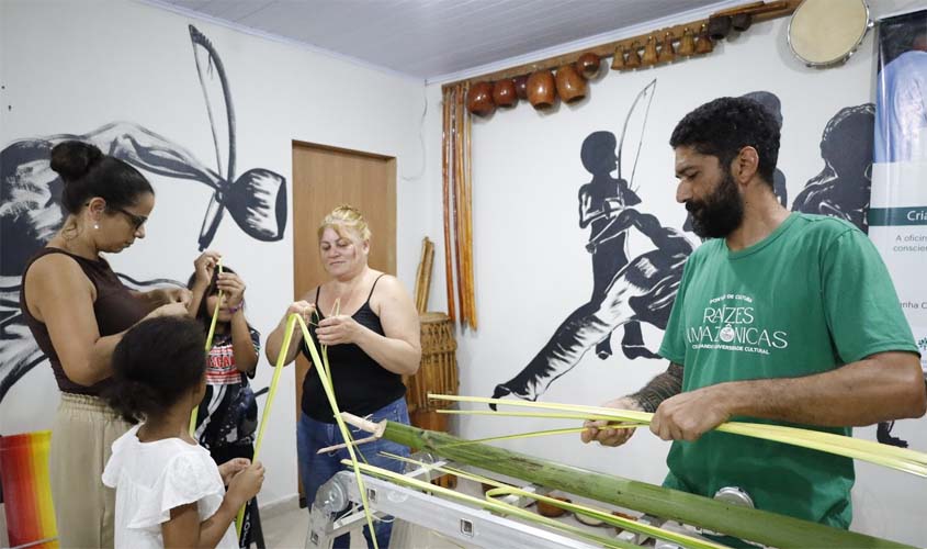 Escola Livre promove 2ª oficina de artesanato em buriti em RO