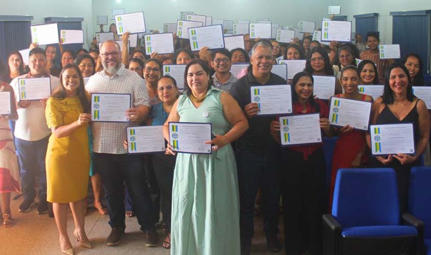 Professores de Guajará são homenageados em sessão de Dra. Taíssa