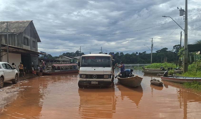 Rio Madeira supera 15 m e entra em emergência