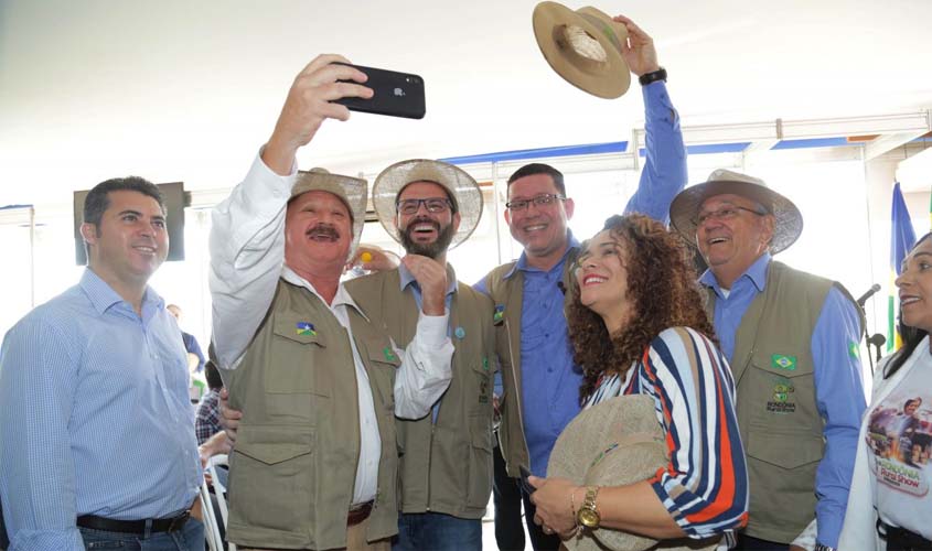 Em chamada de vídeo, presidente Bolsonaro confirma presença na Rondônia Rural Show em 2020