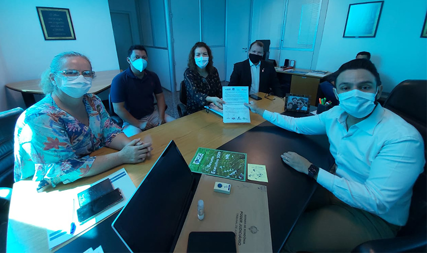 Dr. Neidson atua com sindicatos em prol de servidores da saúde que estão na linha de frente contra a covid-19