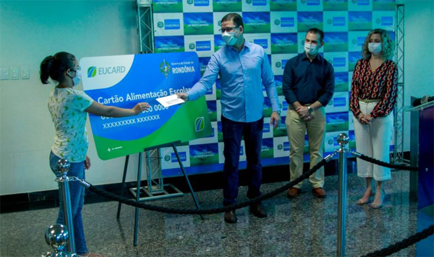 Alunos da rede estadual de Rondônia começam a receber o Cartão Alimentação Escolar