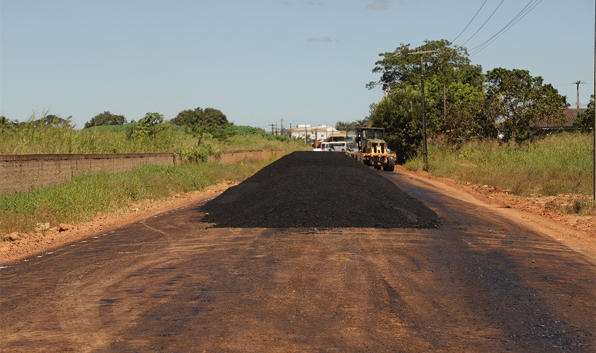 Prefeitura retoma asfaltamento de ruas na capital