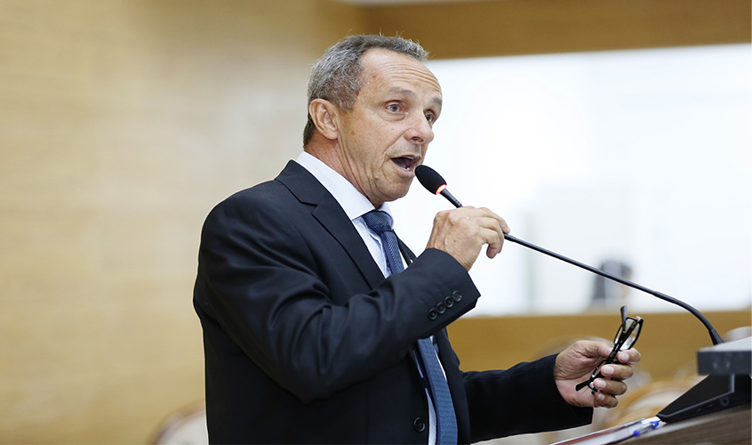 Deputado Lazinho da Fetagro propõe vale internet para professores