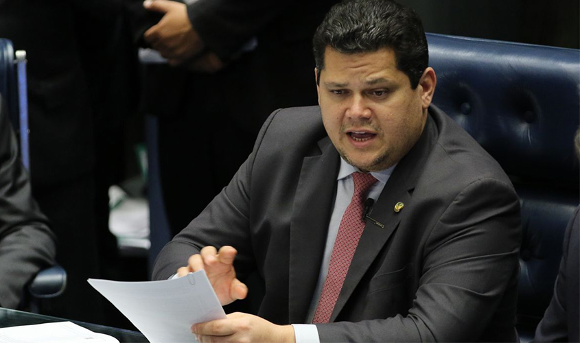 Alcolumbre diz que vai pautar projeto contra fake news