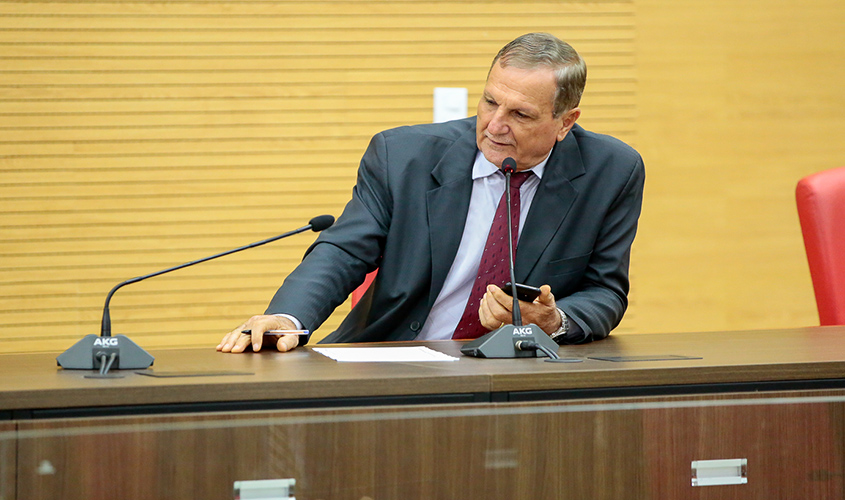 Adelino Follador volta à cobrar da Seduc a distribuição da merenda escolar para as famílias