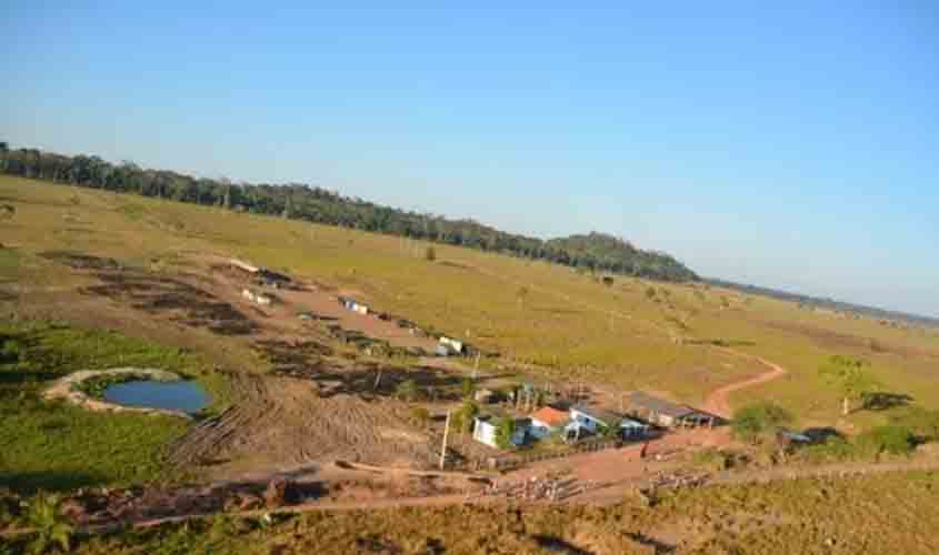 LCP SAI DE FAZENDA INVADIDA POR CONTA PRÓPRIA. POLÍCIA COMEMORA!