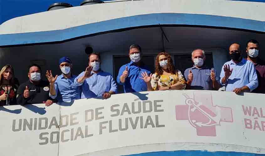 Presidente Alex Redano acompanha serviços do barco Hospital Walter Bártolo, em Costa Marques