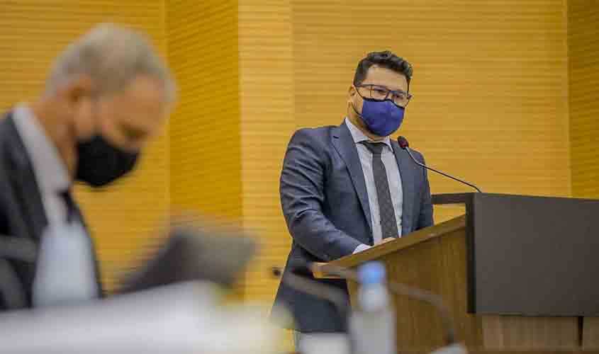 Marcelo Cruz pede atenção aos salários dos policiais e alerta para a baixa vacinação