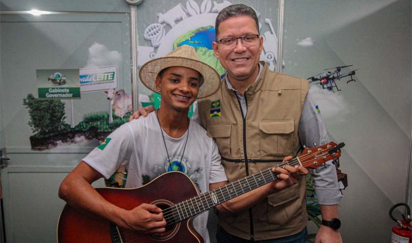 Jovem busca patrocínio e é surpreendido com desafio de compor e cantar tema da Rondônia Rural Show Internacional