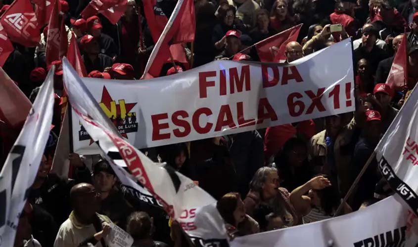 Centrão tenta barrar transição do fim da escala 6x1