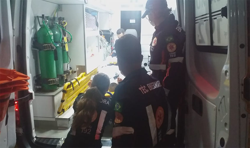 Mulher leva tiro dentro de carro em movimento na zona leste 