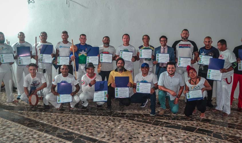 Deputado entrega voto de louvor aos mestres capoeiristas