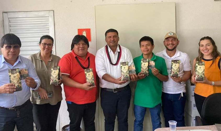 Com apoio da Funai, produtores indígenas debatem melhoria da produção de café em RO