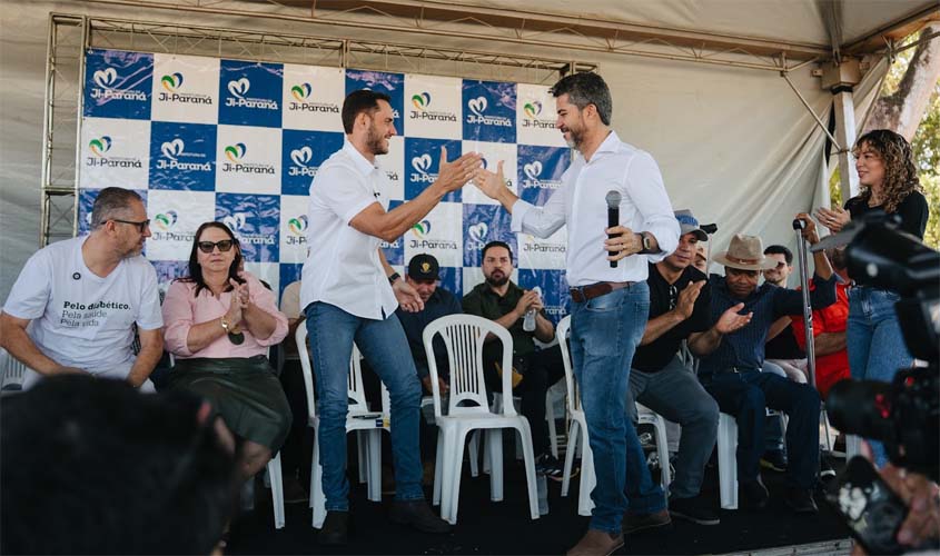 Prefeitura recebe maquinários de Marcos Rogério